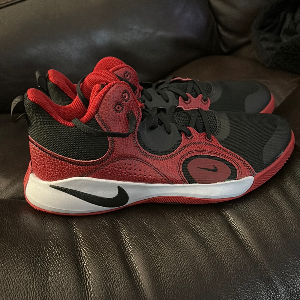 Nike basketball shoes size 10.5 sold as is